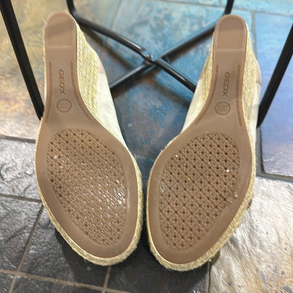 Geox Respira tan wedges
Size 7 - Picture 3 of 13